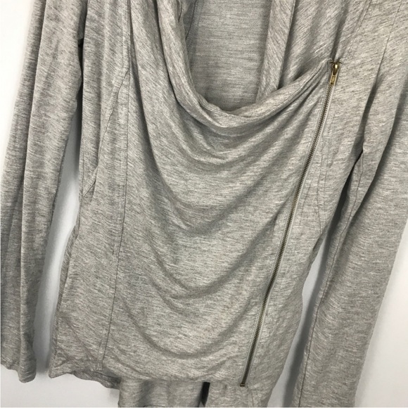 🩶5/$30 Stitchfix Market & Spruce Gray Asymmetrical Zip Cardigan Size Small - Picture 4 of 6